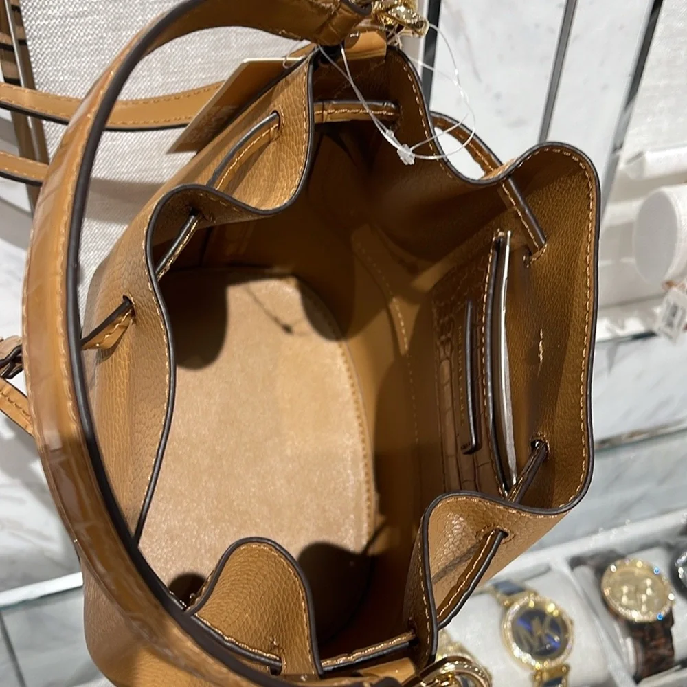 MICHAEL KORS Reed Medium Pebbled Leather Belted Bucket Messenger Satchel Crossb - Picture 8 of 16